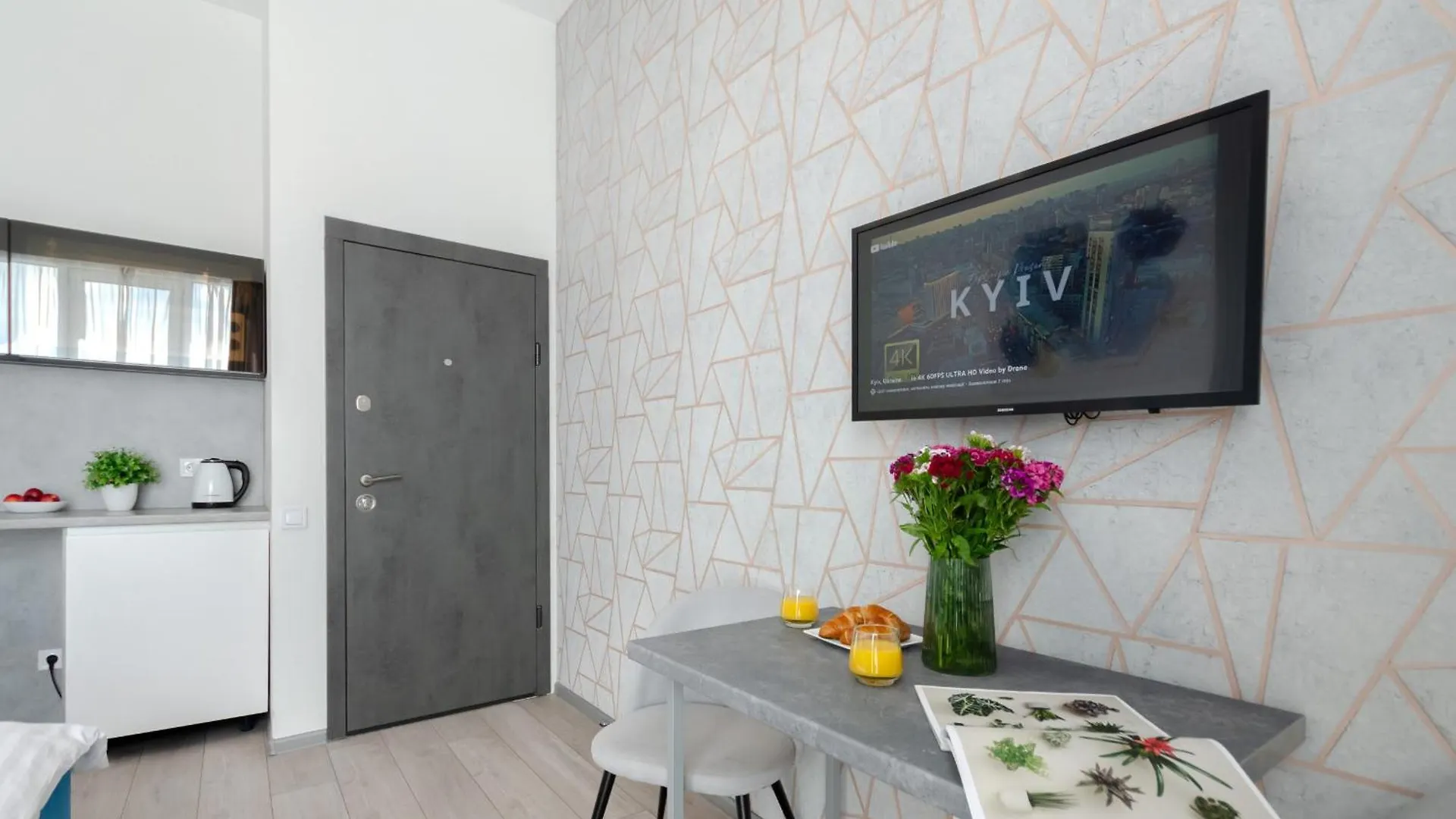 Smart App Near Railway Station Kvartet 3C Kyjev 0*,